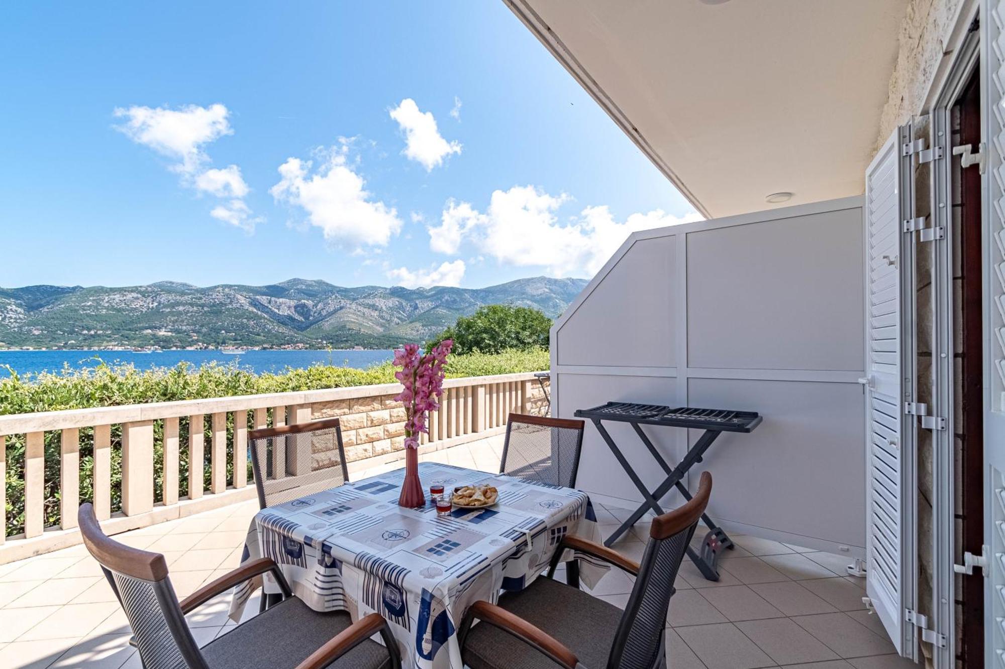 Apartments By The Sea Tri Zala, Korcula - 9237 Zrnovo Exterior photo